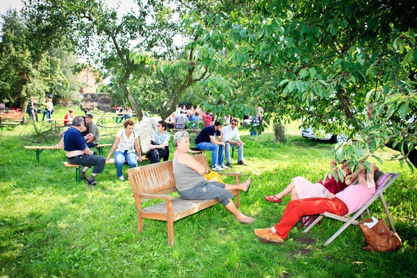 Gäste im Kirschgarten